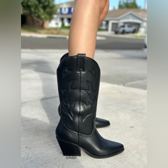 Black cowboy boots - Picture 5 of 9